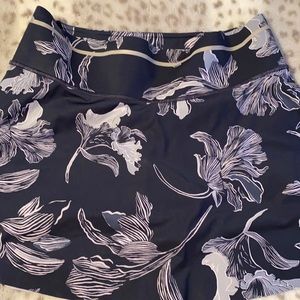 Athleta medium floral navy skort. Never worn.